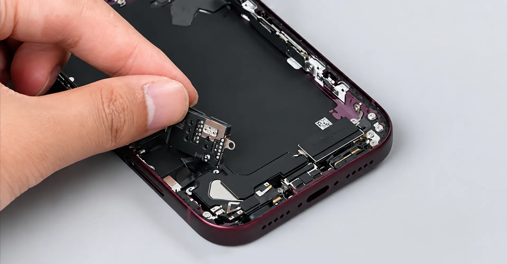 The SIM reader is lifted to disconnect its cable